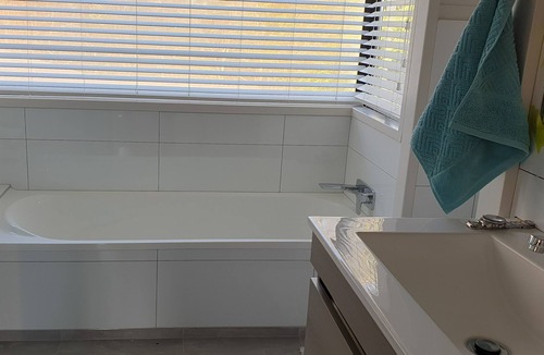 Ohauiti House | RECENTLY RENOVATED COUNTRY LIVING WITH BEAUTIFUL VIEWS TO THE MOUNT.