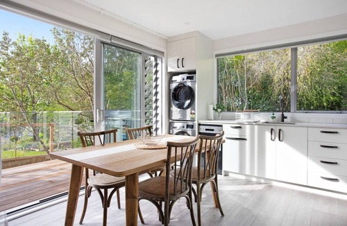 Red Beach House | Red Beach Hideaway with BBQ and Air-con
