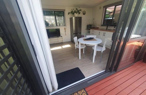 Red Beach Cottage | Red Beach Garden Cottage: Where cozy meets convenience!