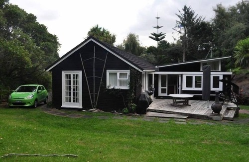 Leigh House | Relax at this Matheson Bay retreat.