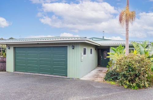 Snells Beach House | Relax Away - Snells Beach Holiday Home