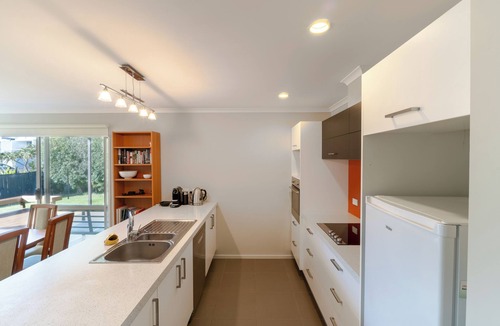 Silverdale House | Relax on Cottage Court - Silverdale Holiday Home
