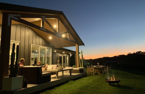Matakana House | Retreat style home with hot tub, sauna, gym & country views. Great location!
