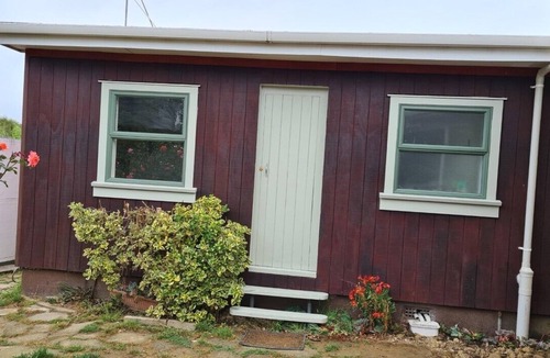 Cheltenham Apartment | Retreat to the farm and enjoy the native bush and stream.