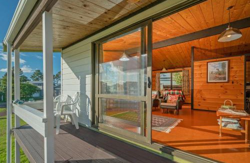 Pauanui House | Retro Revival - Pauanui Holiday Home