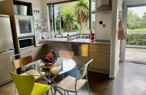 Havelock North House | Ribbonwood Treetops cottage