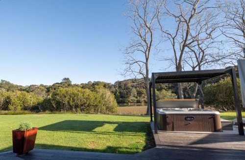Haruru House | River Palms Retreat - Paihia Holiday Home