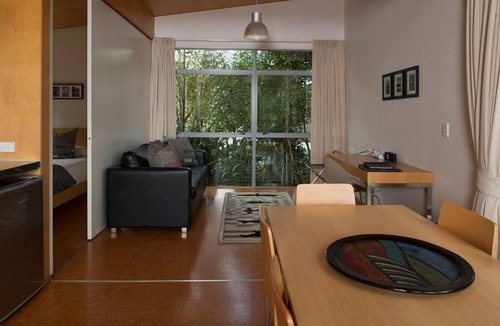 Matakana House | Riverside Matakana luxury apartment style bach