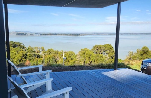 Waerenga Cabin | Romantic Countryside Cabin with Magnificent Lake Views