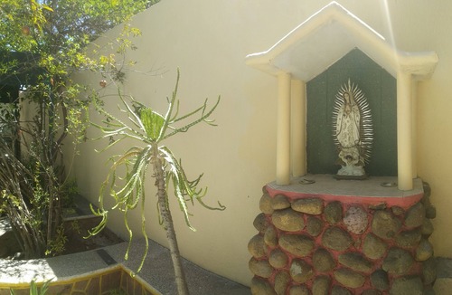 La Paz House | Room in Guest Room - Padrino's Hostal La Paz Full House
