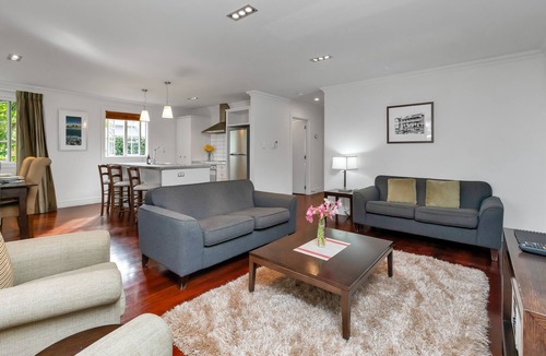 Russell House | Russell Cottages - Russell Holiday Home