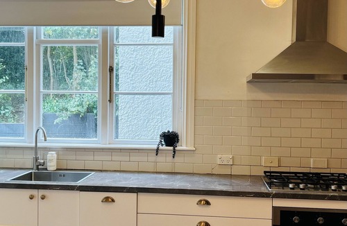 Calversham House | Salt Manor - Spacious with access to St Clair Beach and the Esplanade
