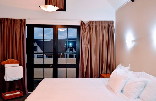 Snells Beach Hotel | Salty Dog Inn