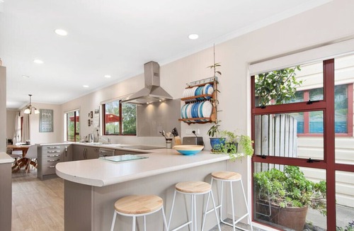 Papamoa Beach Cottage | Sandy Feet - Papamoa Beach Holiday Home