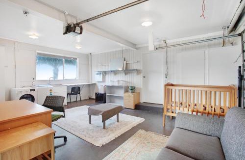 Clarks Beach House | Sandy Feet Retreat close to Beach