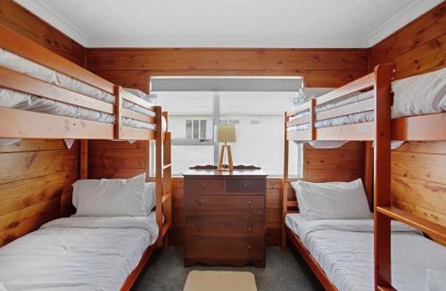 Clarks Beach House | Sandy Feet Retreat close to Beach