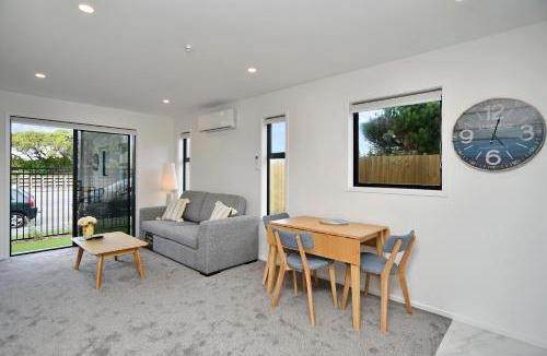 New Brighton Apartment | Sea air and Sandy Beach, beautiful 1 bed 1 bath
