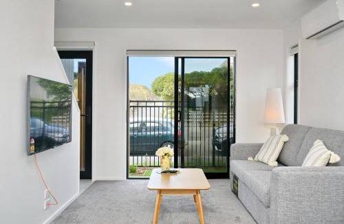 New Brighton Apartment | Sea air and Sandy Beach, beautiful 1 bed 1 bath
