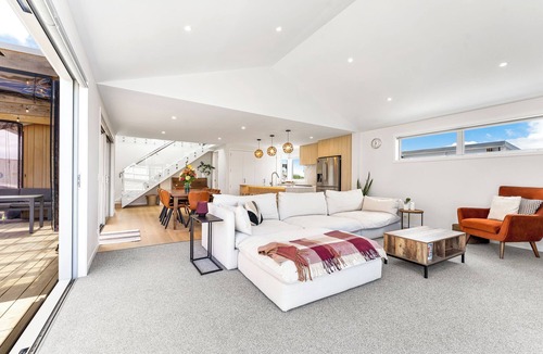 Snells Beach House | Seabreeze Escape - Snells Beach Holiday Home