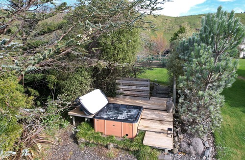 Puketapu Cottage | Seafield Cottage for total relaxation and privacy. A perfect place to reconnect.
