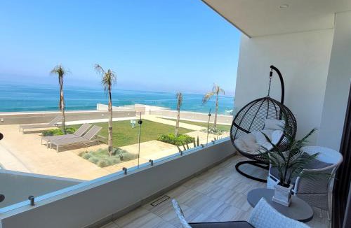 Primo Tapia Apartment | Seafront Condo Pool and Jacuzzi