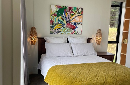 Leigh Cottage | Seaview Bach - 5 mins drive from Goat Island!