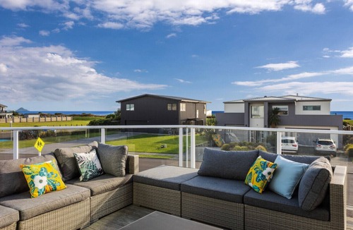Waiotahi House | Seaview Oasis