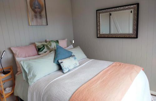 Warkworth House | Secluded, private rural retreat mins from Warkworth -"Avondale" Minihouse