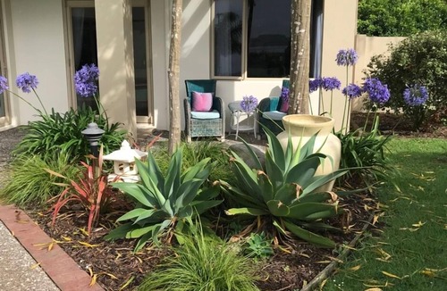 Tanners Point Cottage | Self contained cottage next to swimming pool. Private outdoor spa pool.