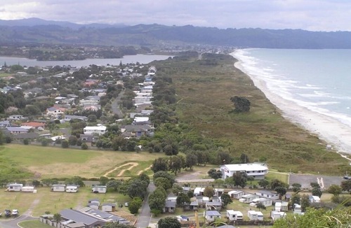 Bowentown House | Shorebreak Beach Retreat With Spa