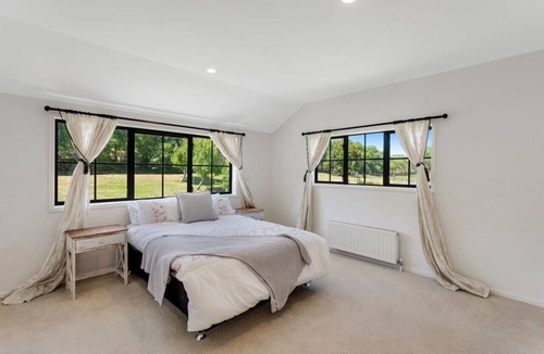 Dairy Flat House | Sierra Sky Manor located in Countryside