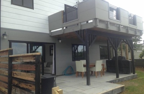 Raglan Apartment | Skyline Apartments Raglan (Lower Apartment)