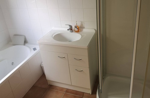 Whitby House | Sleeps up to 16 guests!