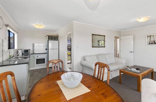 Snells Beach House | Snells Seaside Bach - Snells Beach Holiday Home