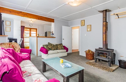 Raetihi House | Snowbound Cottage - Raetihi Holiday Home