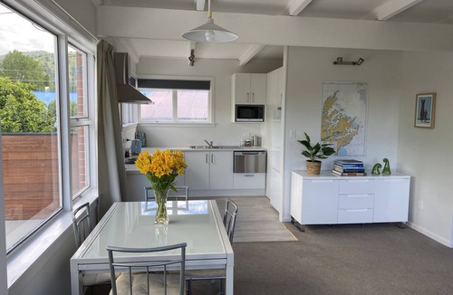 Waikawa Bay House | Sounds Good - Waikawa Holiday Home and Berth