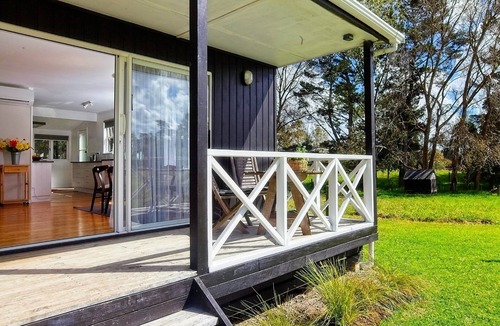 Kumeu Cottage | Spacious - Delightful - Private - Totara Cottage.