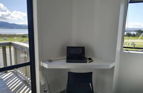 Bowentown House | Spacious Holiday Apartment with lovely views!
