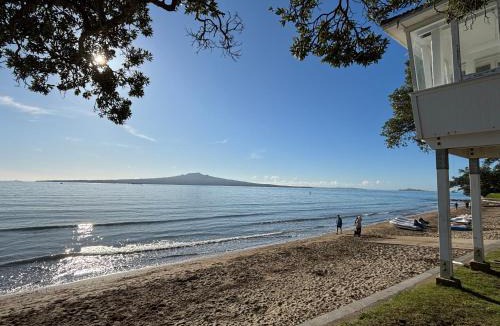 Narrow Neck Bed & Breakfast | Studio Stay Narrow Neck Beach