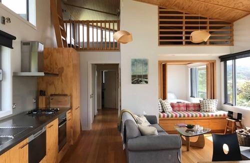 Parapara House | Stylish estuary-front bach