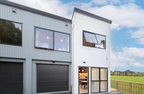 Massey Villa | Stylish Family Parkside Escape near Westgate