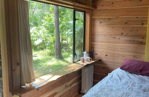 Taupo Bay Apartment | Sub-Tropical Paradise Retreat Glamping, Infra-Red Sauna, Taupo Bay