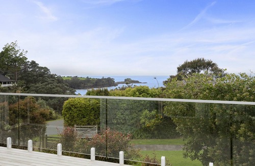Leigh Cottage | Sun-drenched Bach - Leigh Holiday Home