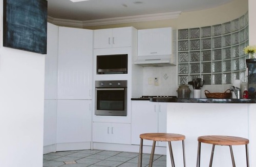 Oakura House | Sunny beach house, walking distance to surf