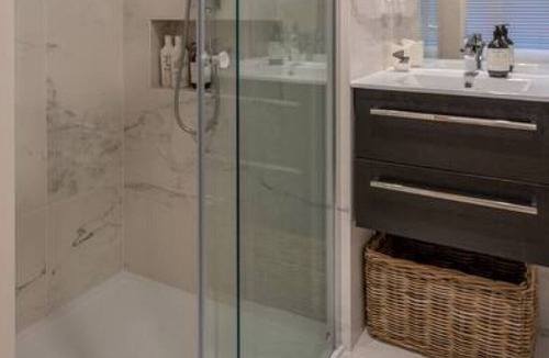 Christchurch City Centre Apartment | Sunny Kilmore Apartment