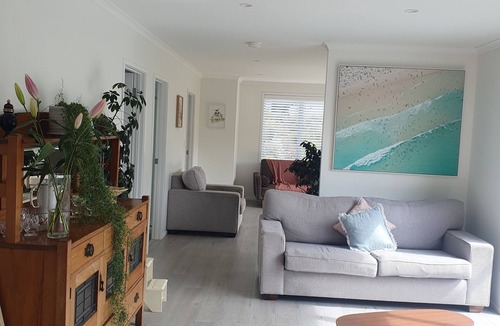Raglan House | Sunny Lorenzen Bay House