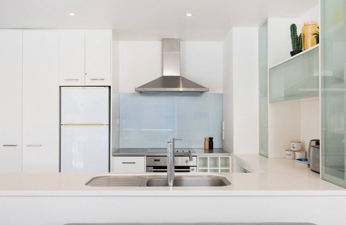 Mount Maunganui Apartment | Sunny & Spacious, Downtown Mount, Beach & Pool