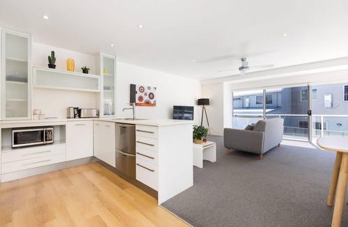 Mount Maunganui Apartment | Sunny & Spacious, Downtown Mount, Beach & Pool