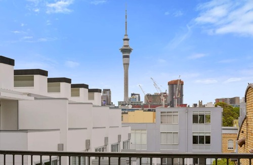 Auckland Central Business District House | Sunny Townhouse with City Views w/Aircon+Carpark