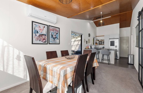 Mangawhai Heads Cottage | Sunnyside Spa Retreat - Mangawhai Holiday Home